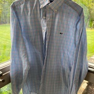 VV button down